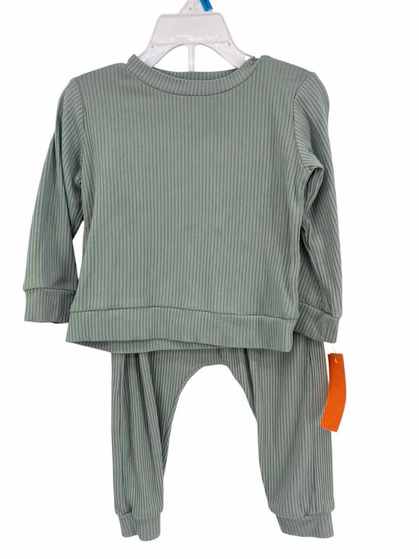chick pea Kids Size 18m 2 pc