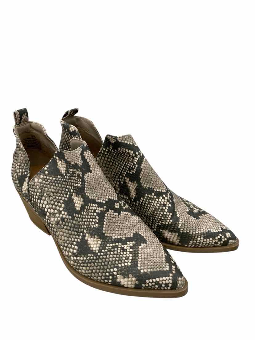 Universal Thread Ladies Size 9.5 Shoes