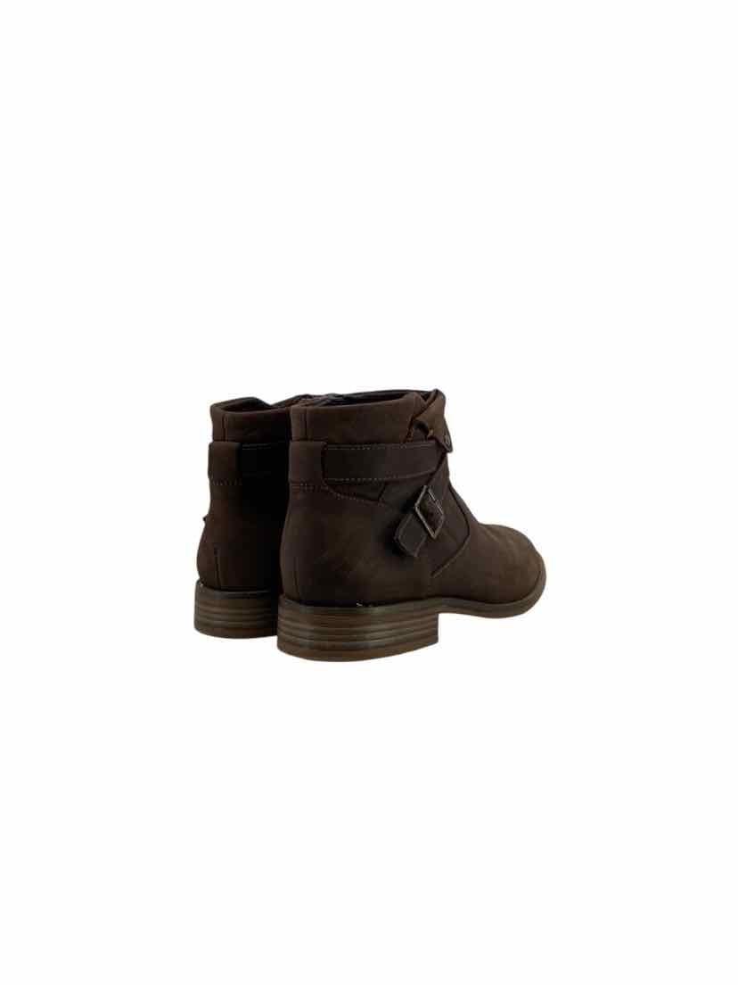 Clarks Ladies Size 8 Boots