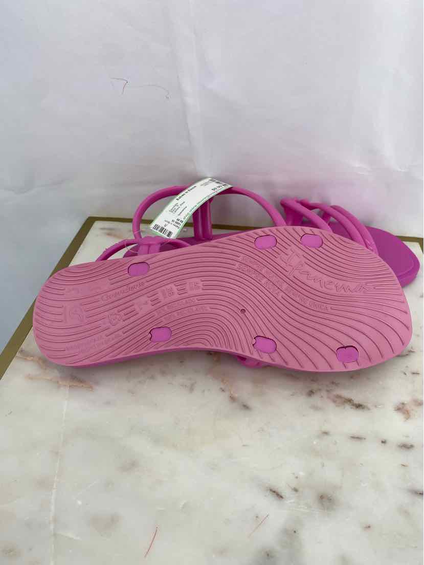 Ipanema Ladies Size 9 Sandals
