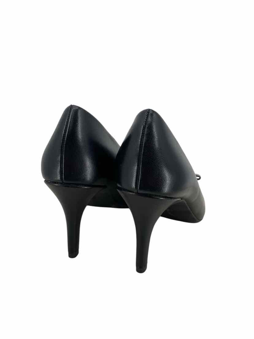 Liz Claiborne Ladies Size 9 Shoes