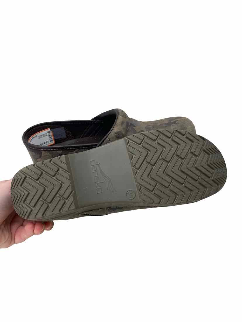 Dansko Ladies Size 38/7/8 NEW Shoes