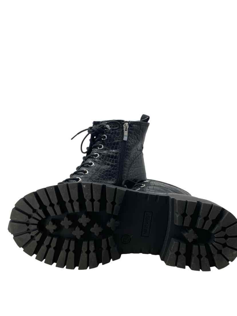 Nine West Ladies Size 7.5 Boots