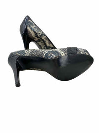 Guess Ladies Size 8 Shoes