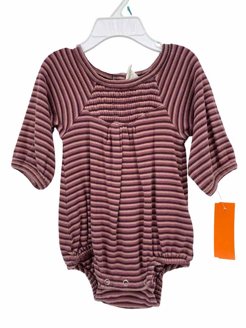 Kate Quinn Kids Size 6-12m Onesie
