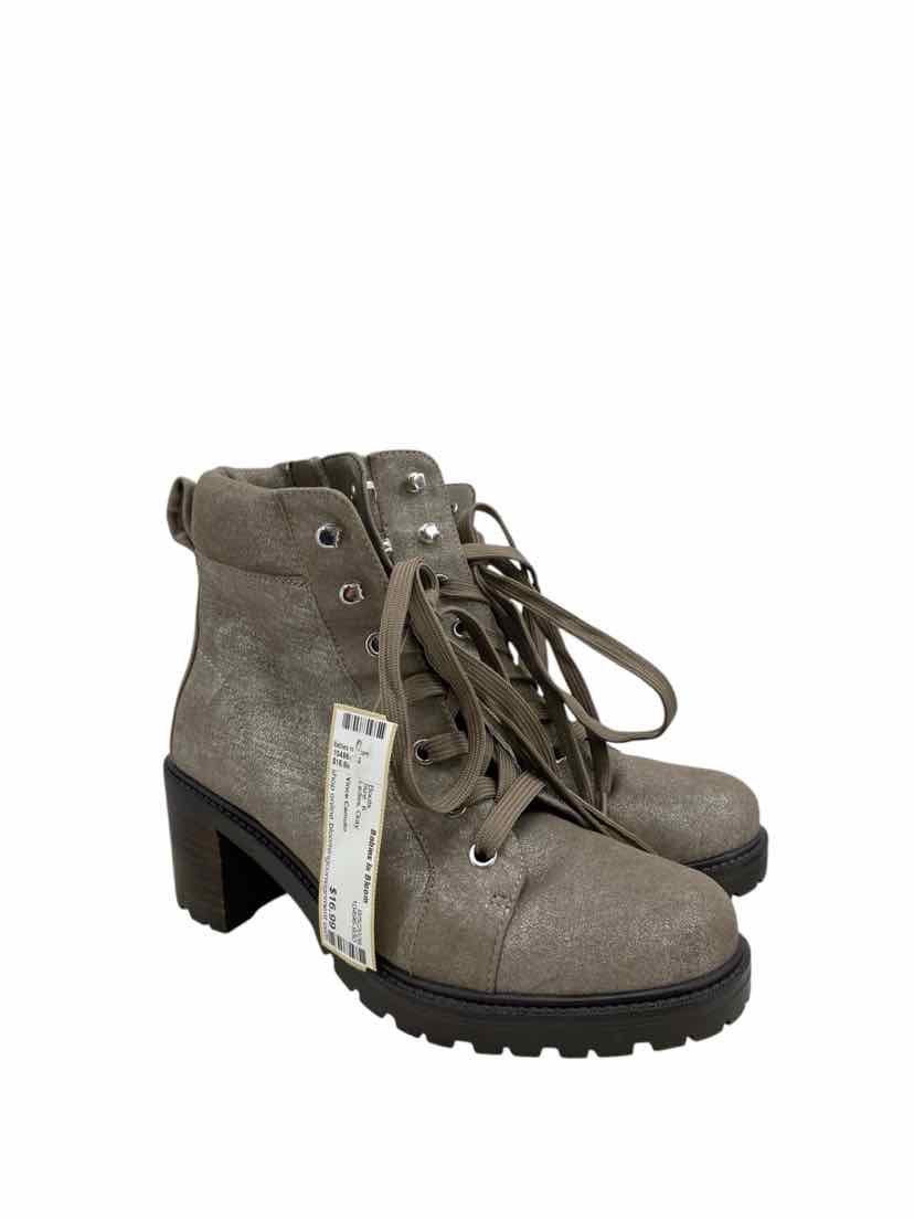 Vince Camuto Ladies Size 6 Boots