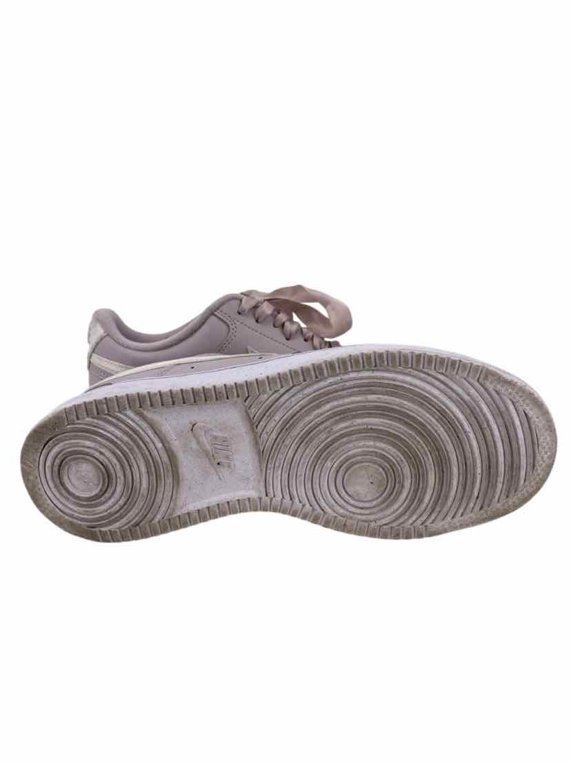Nike Ladies Size 7.5 Shoes