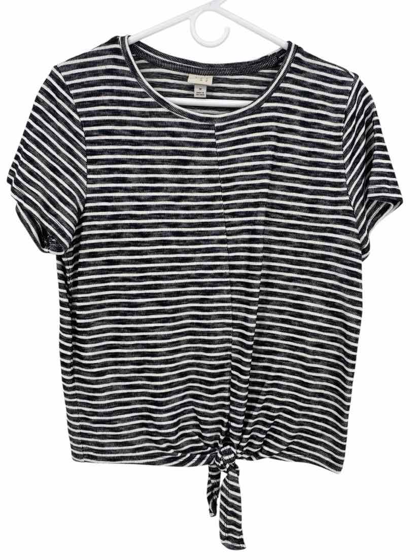 A New Day Ladies Size M Shirt