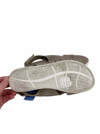 Easy Spirit Ladies Size 8 Shoes
