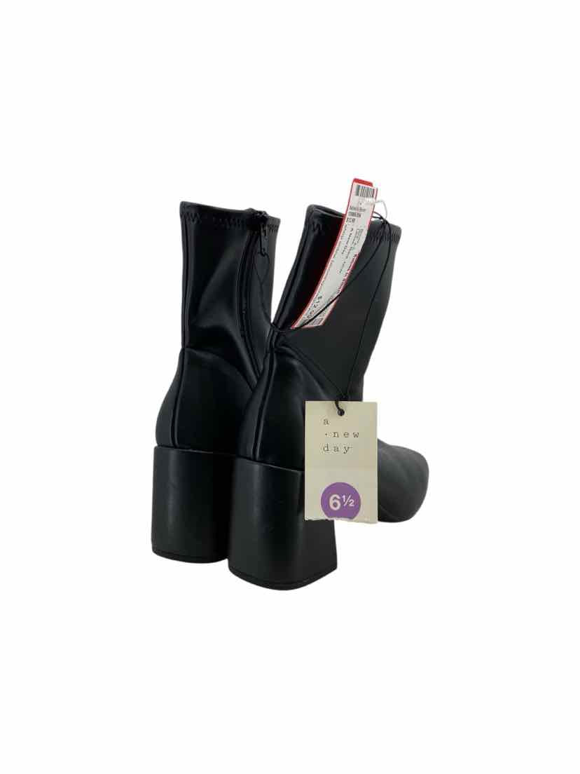 A New Day Ladies Size 6.5 NEW Boots