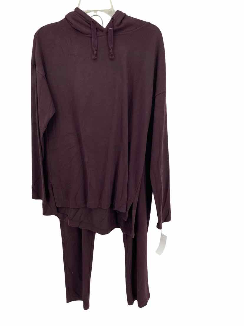 Max and Mia Ladies Size M 2 pc Set