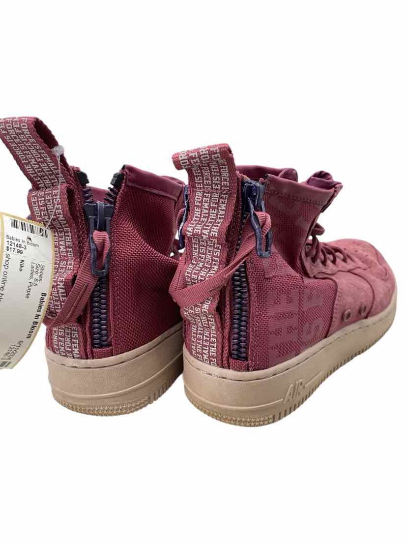 Nike Ladies Size 8.5 Shoes
