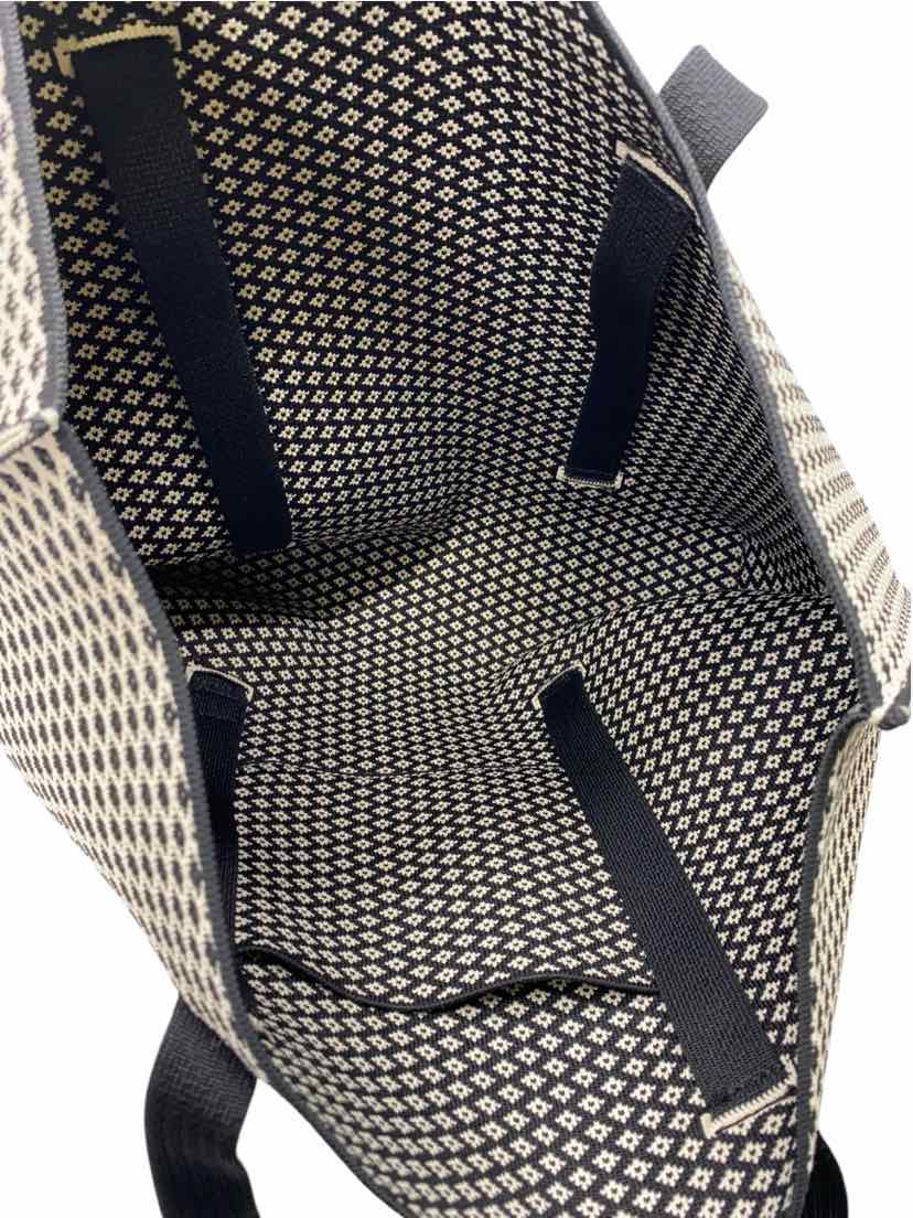 Vivaia Tote Bag