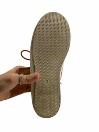 Universal Thread Ladies Size 7 Shoes