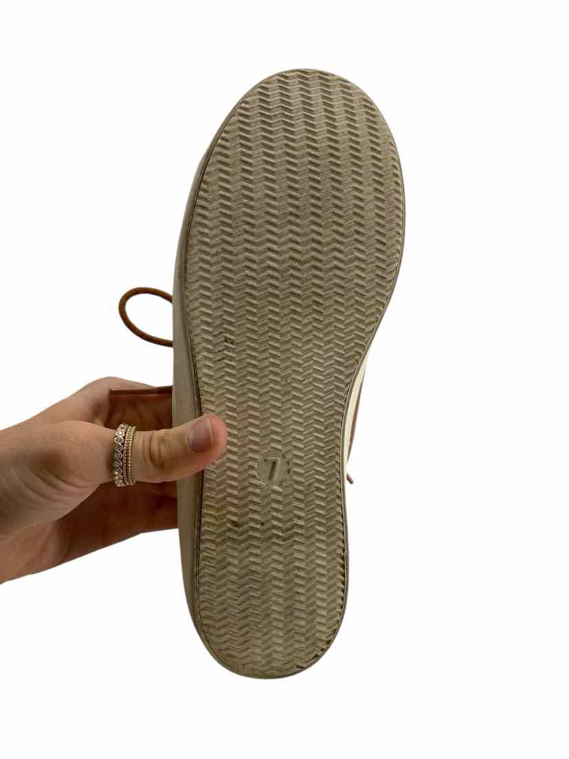 Universal Thread Ladies Size 7 Shoes