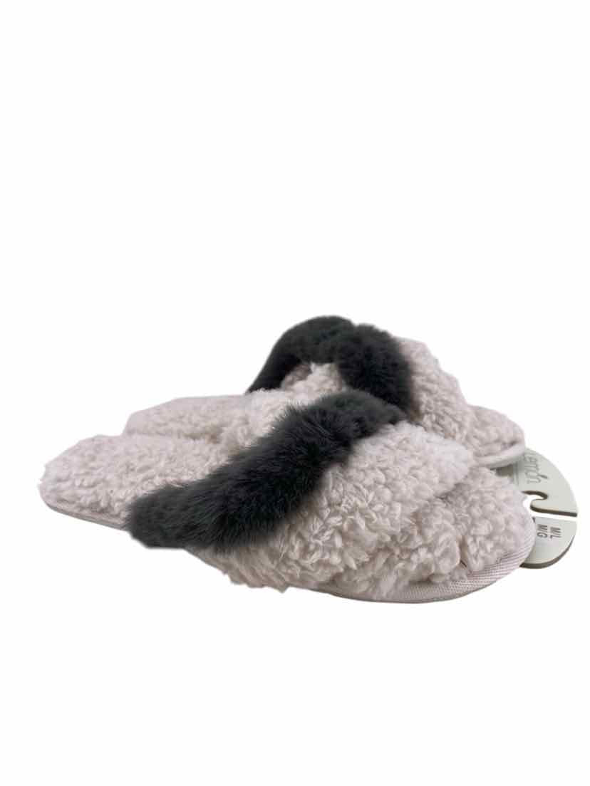 Lemon Ladies Size 7/8 NEW Slippers
