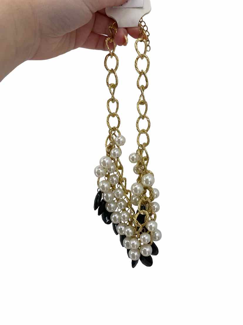 Ladies Pearl Necklace