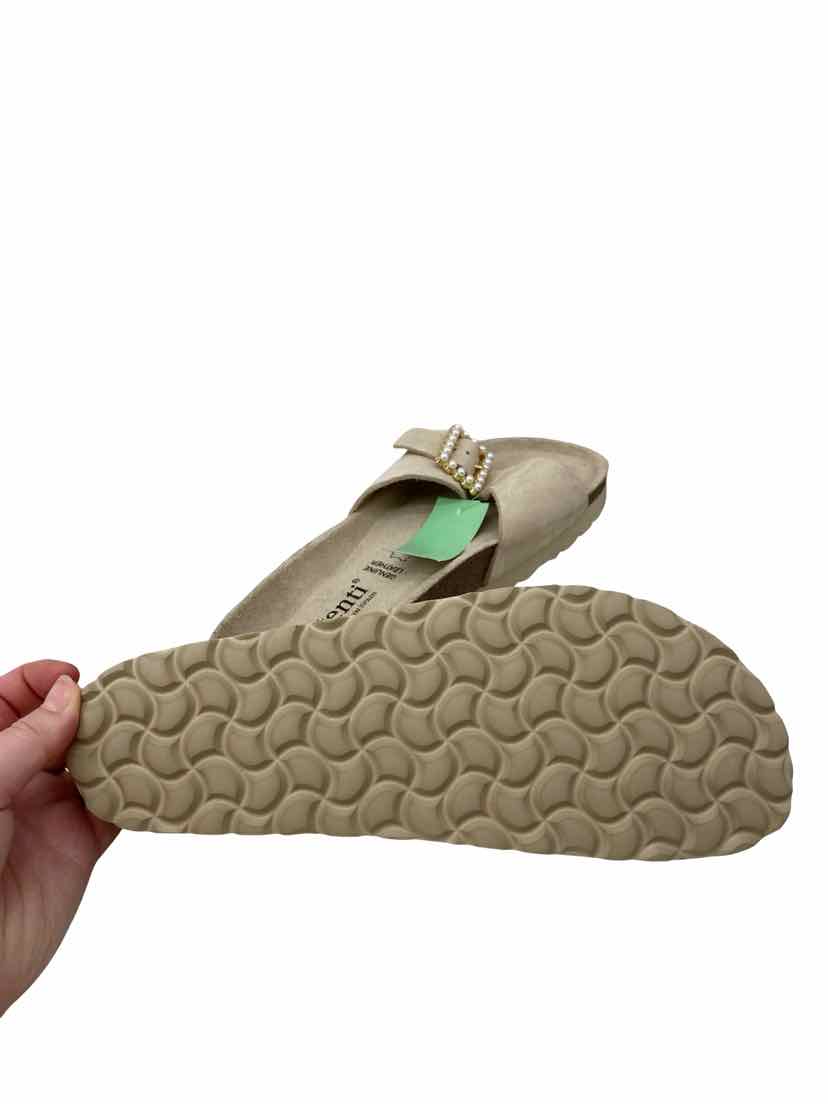 Autenti Ladies Size 40/9-9.5 NEW Sandals