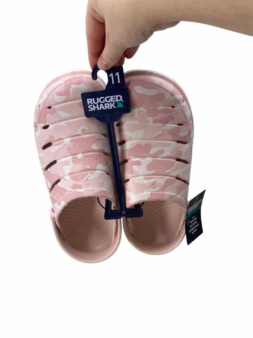 Rugged Shark Ladies Size 11 NEW Sandals