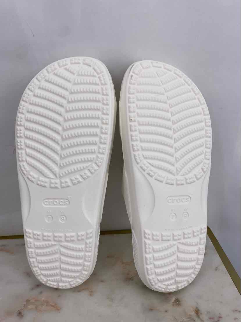 Crocs Ladies Size 9 Sandals
