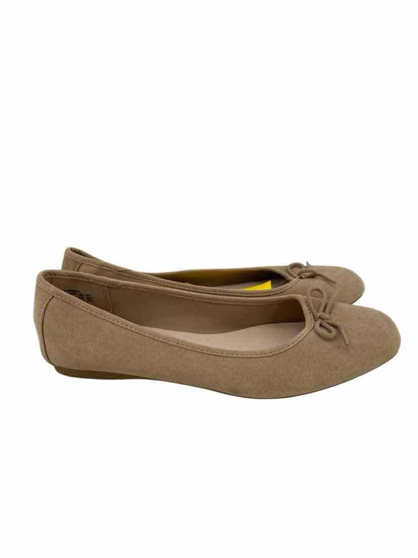 American Eagle Ladies Size 7 Shoes