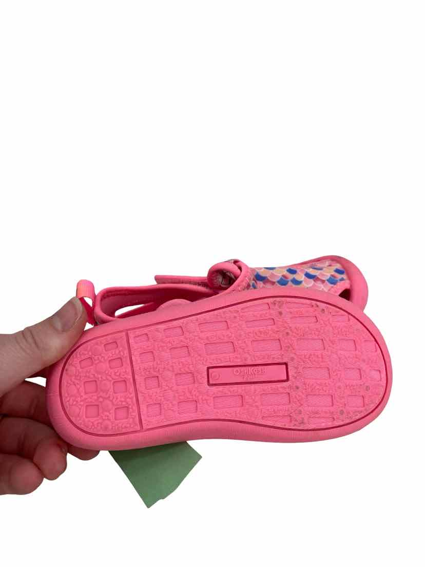 OshKosh Kids Size 7 Water Shoes