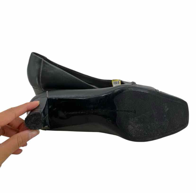 Easy Spirit Ladies Size 6 Shoes
