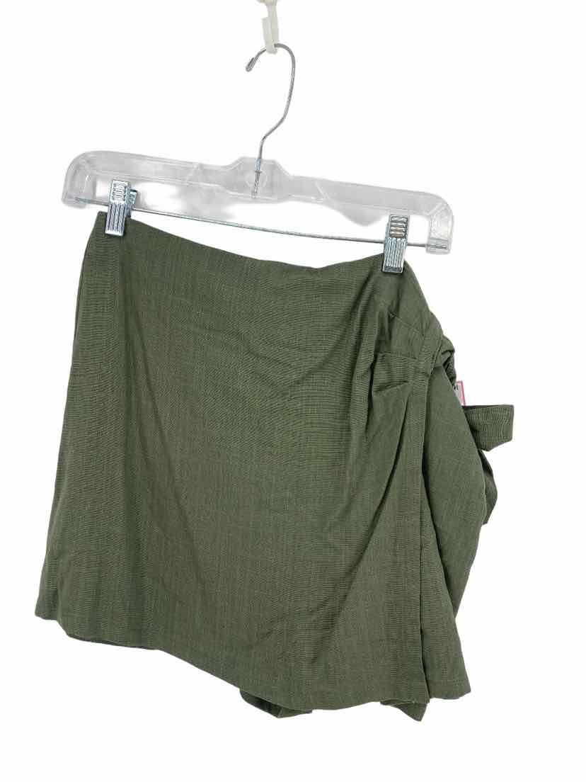 Pink Lily Ladies Size L Skort
