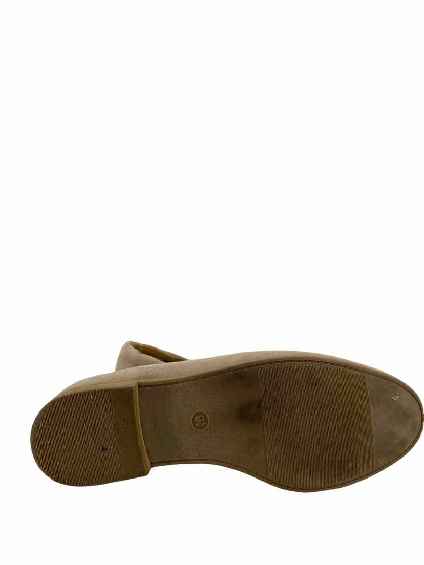 Universal Thread Ladies Size 9.5 Shoes