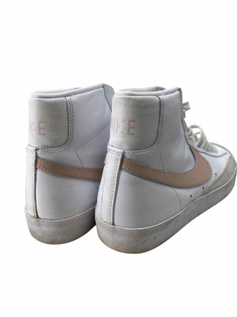 Nike Ladies Size 9.5 NEW Shoes