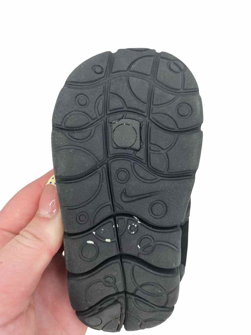 Nike Kids Size 5 Sandals